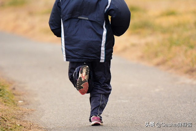 膝盖痛小腿肿，跑步方法不得当，受伤又费力