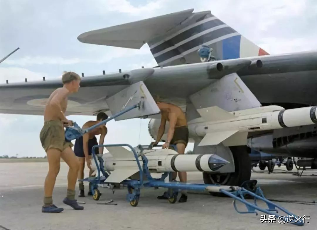 英国航空工业为何没落？没钱加上工*党**上台，这款飞机就是证明