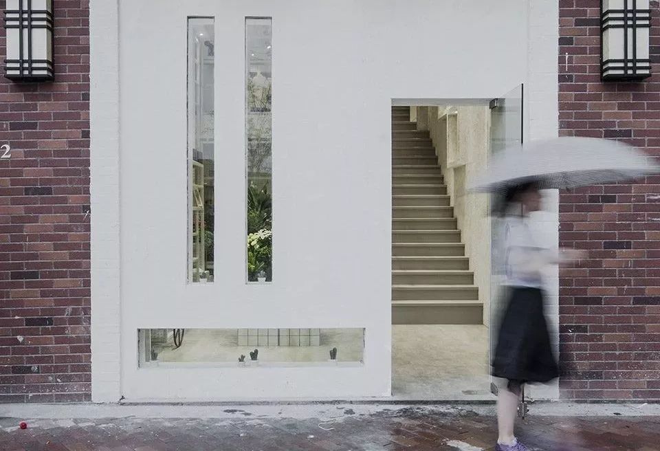 经济下行期影响鲜花生意吗,经济下行艺术行业