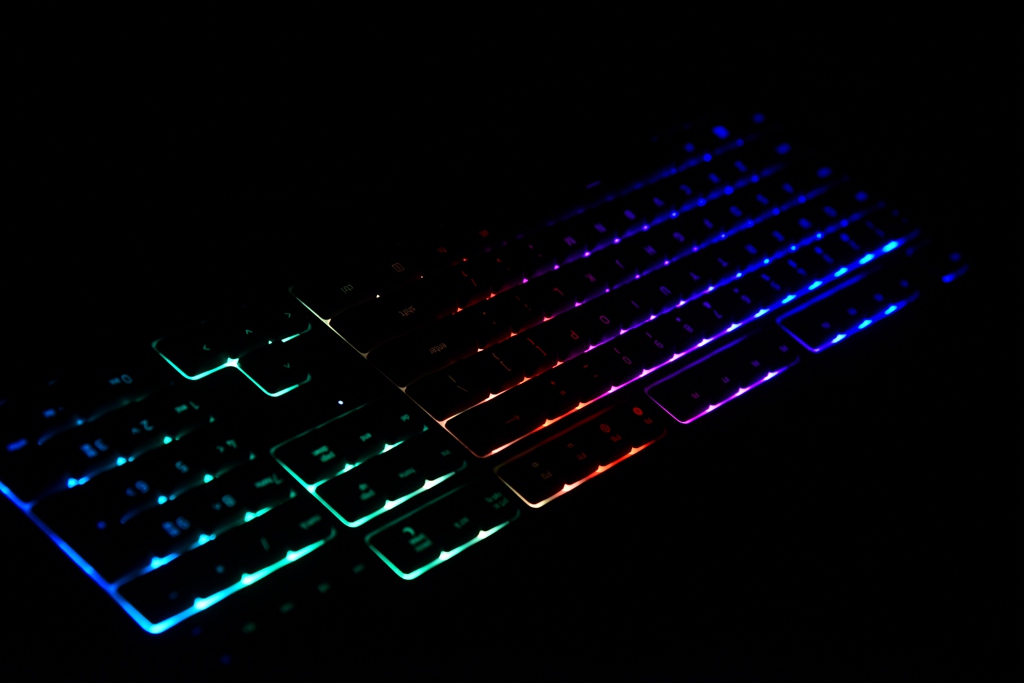 razer雷蛇萨诺狼蛛v2幻彩背光,游戏膜测评安卓