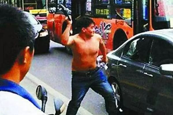 苏州马拉松对魏静的看法,马拉松递国旗事件魏静