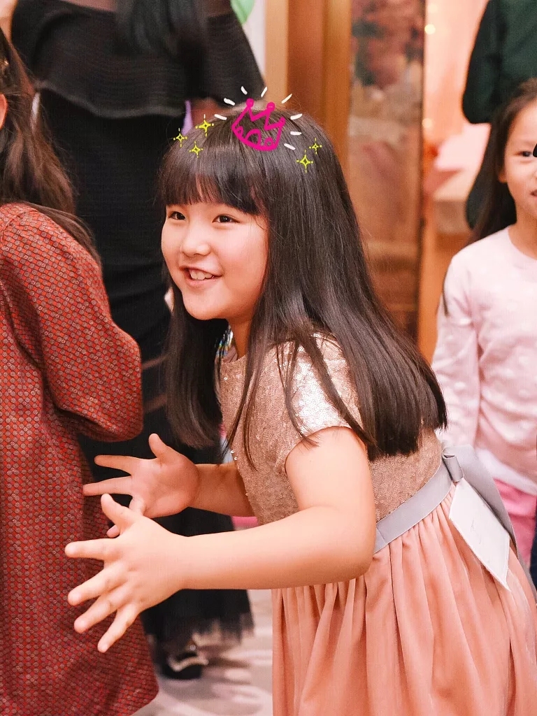 王诗龄戴的珠宝,王诗龄戴卡地亚手镯多少钱