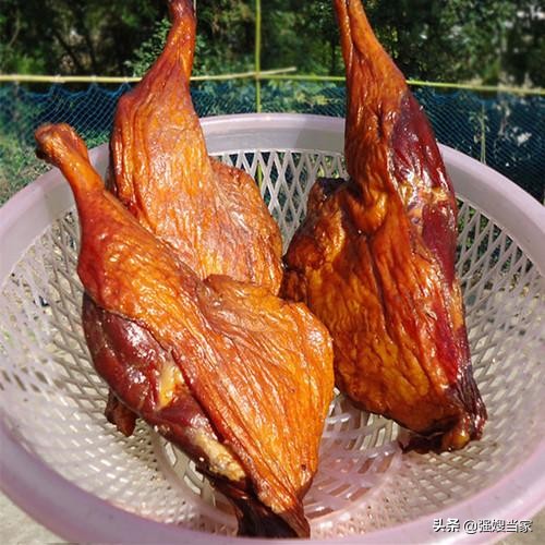 烟熏腊鸭腿和普通腊鸭腿,腌鸭腿蒸几分钟