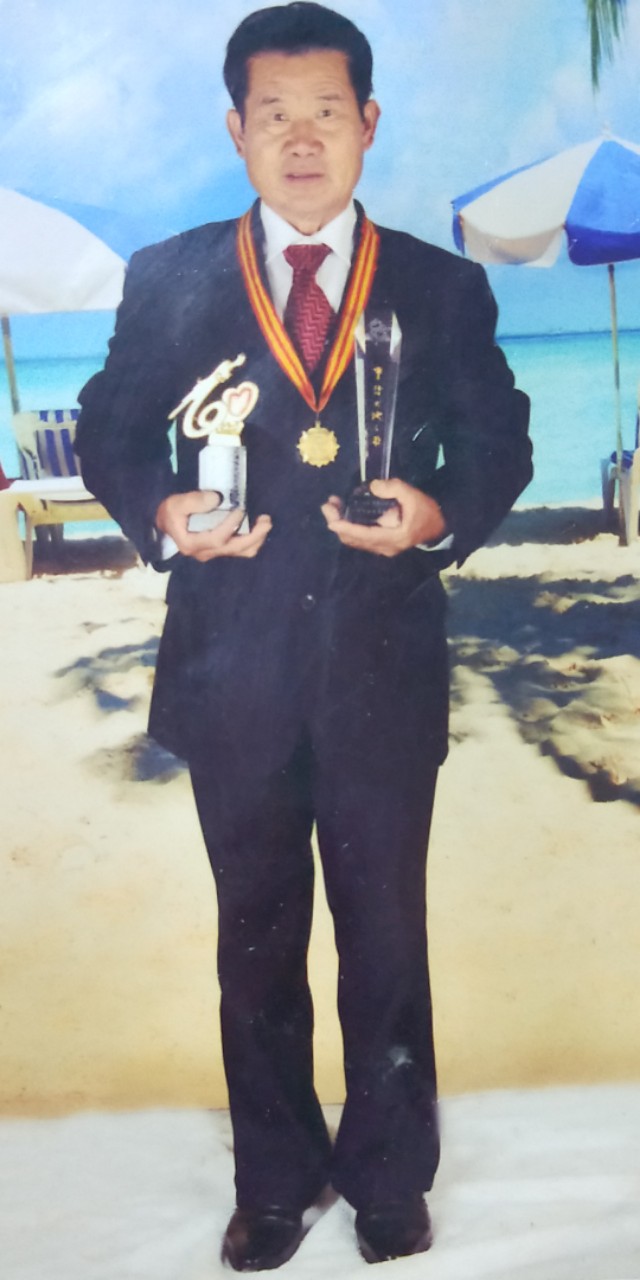 一个名副其实的老农民,一个老农民勤劳俭朴的一生