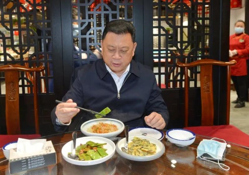 秦皇岛书记、市长“带头吃喝”曝光！朋友圈刷爆了！