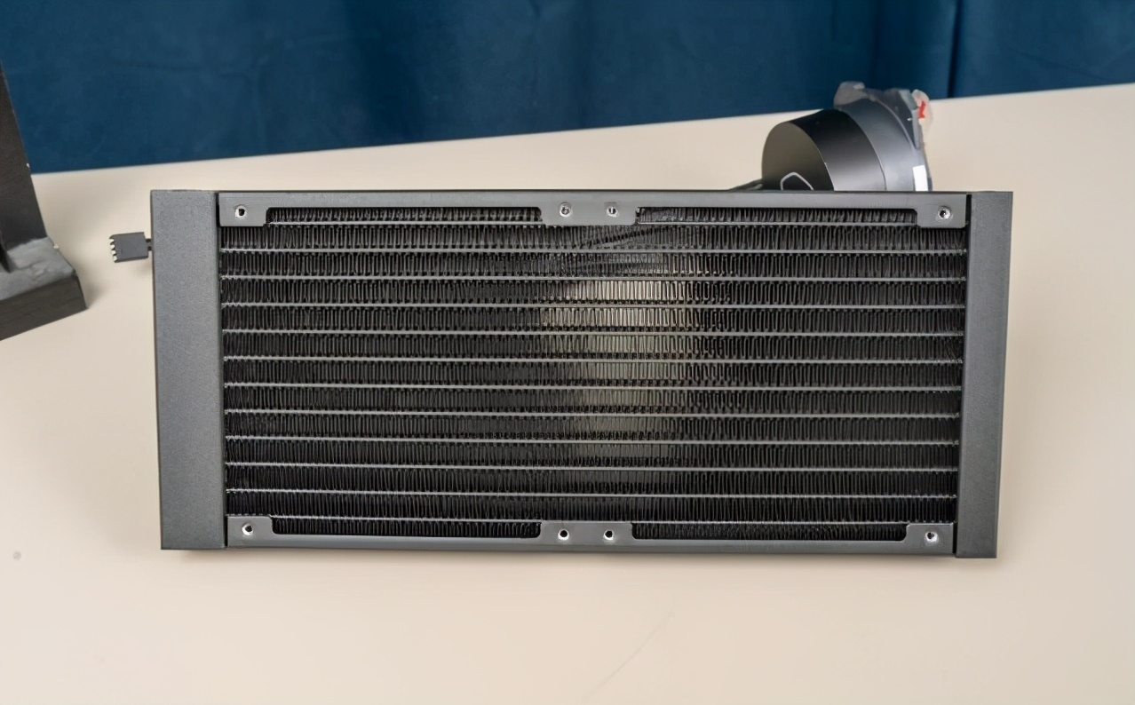 一体水冷主机和分体水冷主机区别,水冷主机好和普通的有什么区别