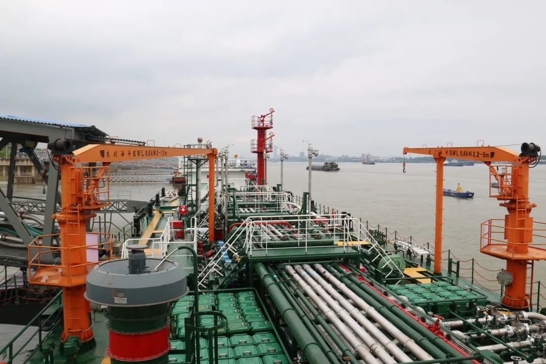 长江船舶洗舱,长江上的船舶怎样洗澡