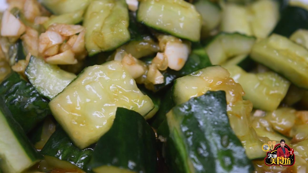 凉拌黄瓜家常做法简单又好吃,花生米凉拌黄瓜最好吃的做法