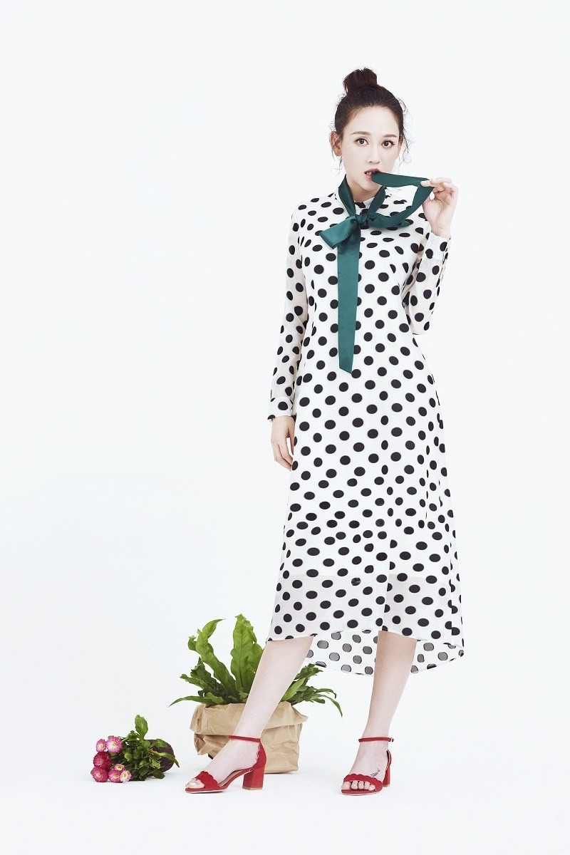 波点裙搭配黑色西装外套,波点裙加西装怎么搭配