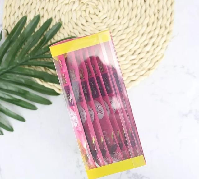 冬天需要一款超强补水面膜,一年四季都在做补水的女人