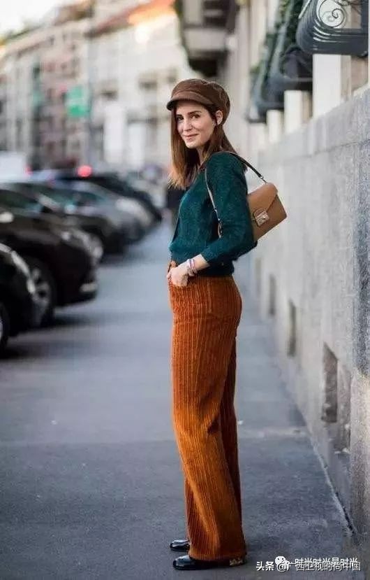 男灯芯绒裤子的搭法,灯芯绒中款穿搭