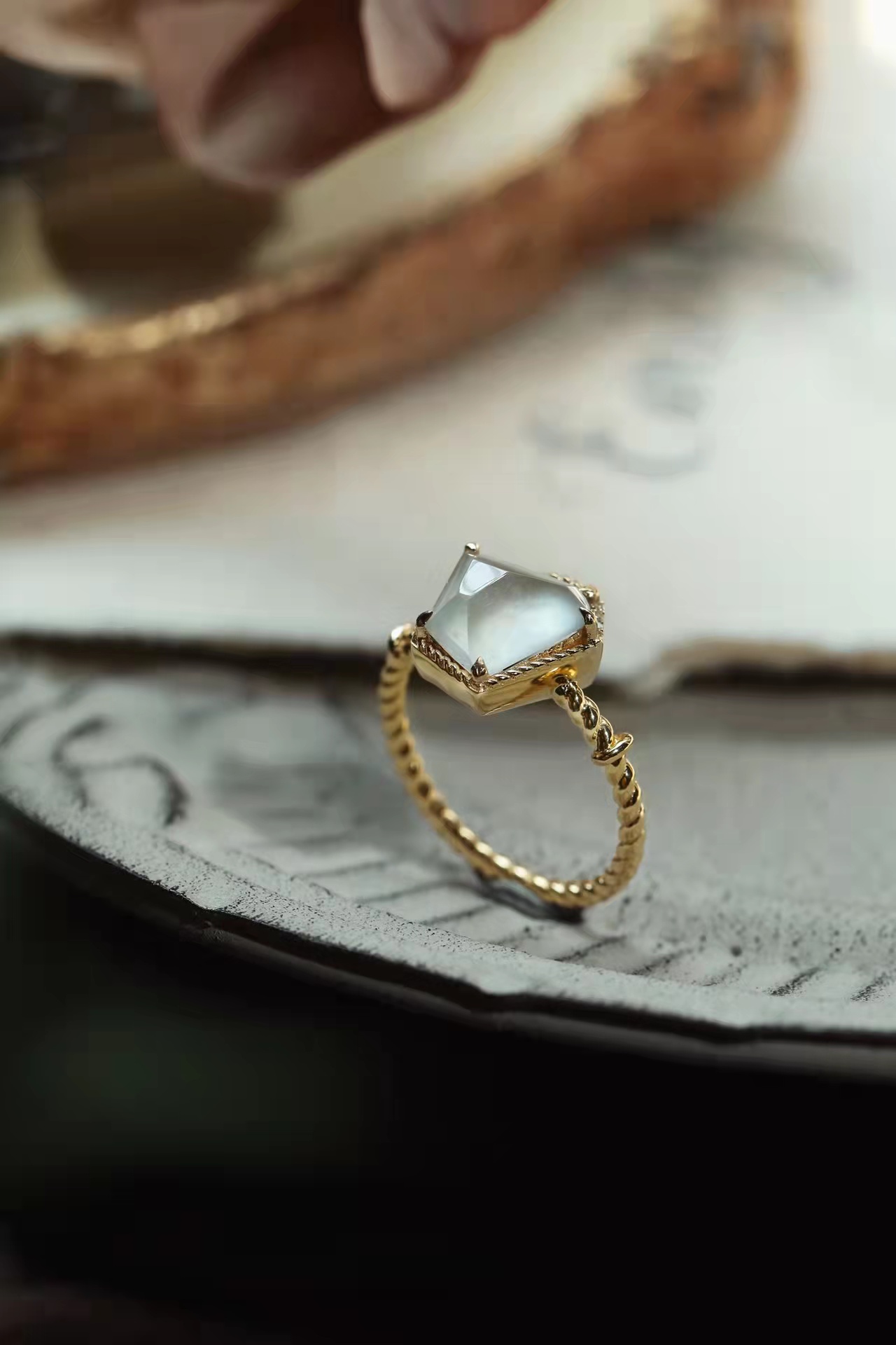 以长方形为灵感的首饰设计,几何元素的首饰