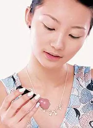 眼线液怎么画眼线视频教程,眼线液怎么画新手教程