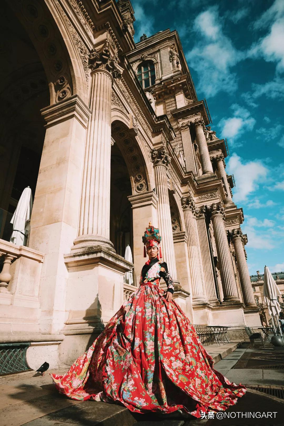 给明星做造型的“垃圾”行为艺术家?雷人背后的那一份深刻……