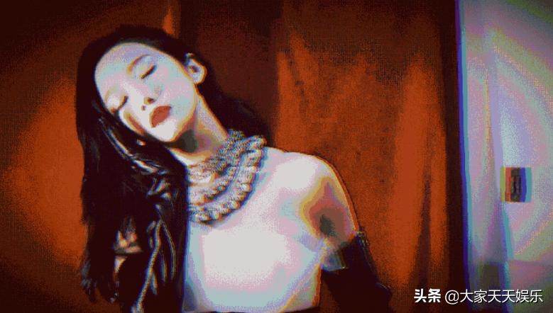 孟美岐腰肌劳损,孟美岐伴舞脖子灵活