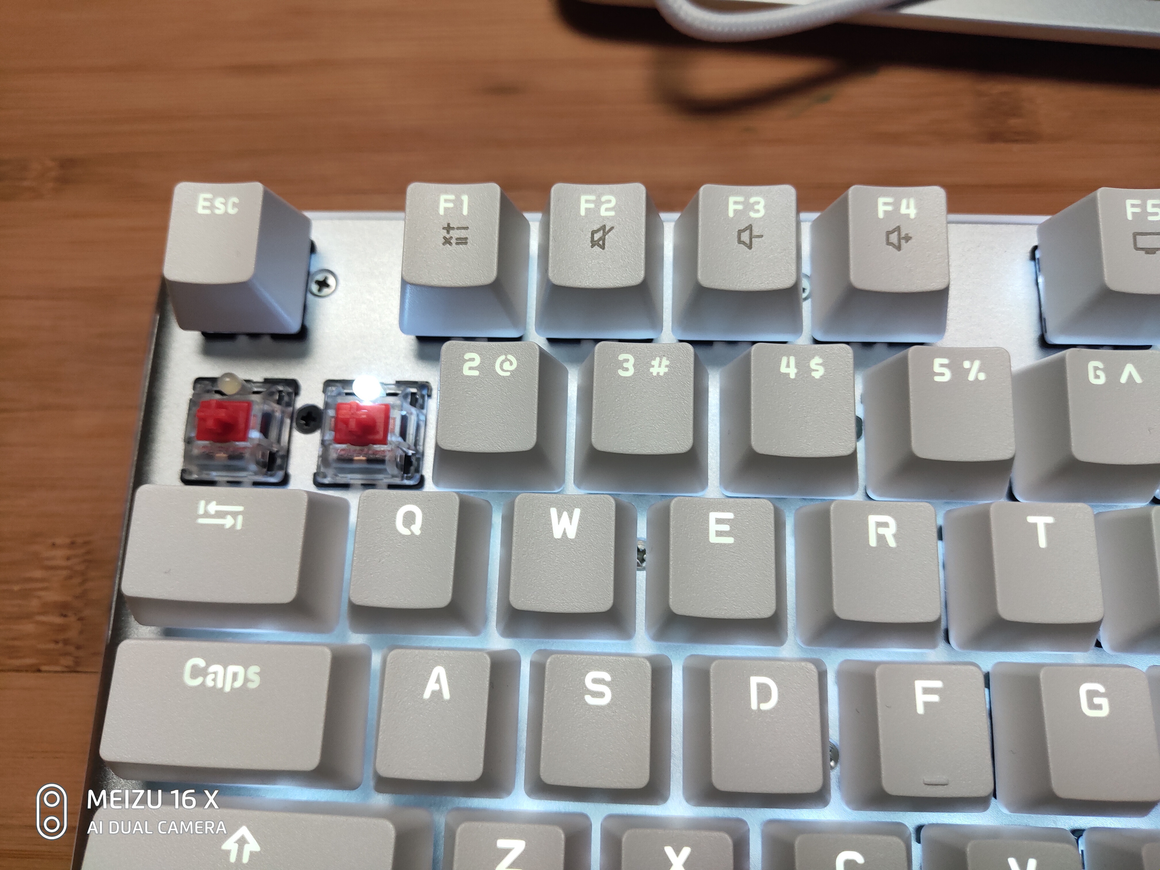 机械键盘樱桃轴与普通轴的区别,入坑机械键盘哪种轴好