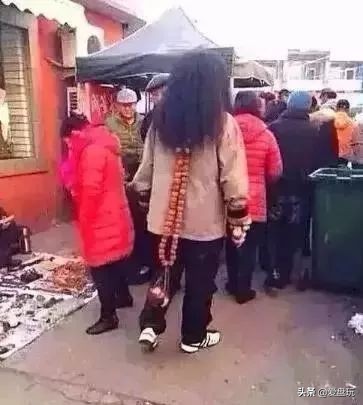 一条串加几个金标效果好,一条串配几百个配饰