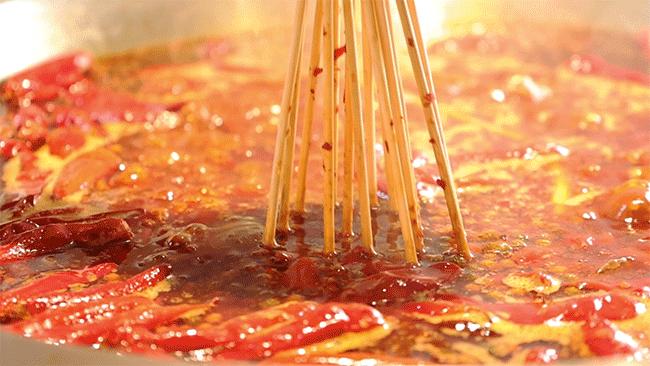 等位2000桌的“卤校长”杀进人广！女生来，免费吃