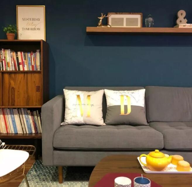 没想到演过《小时代》的她居然这么”穷“,房子都没顾里衣帽间大