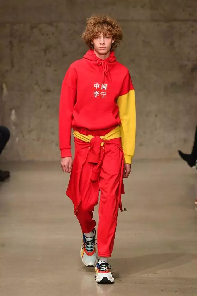 穷人富人超级富人的穿着,穷人穿品牌富人穿衣服