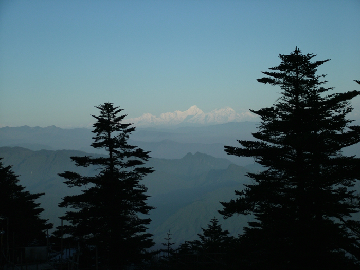成都去峨眉山乐山大佛旅游攻略,五一峨眉山和乐山大佛穿什么