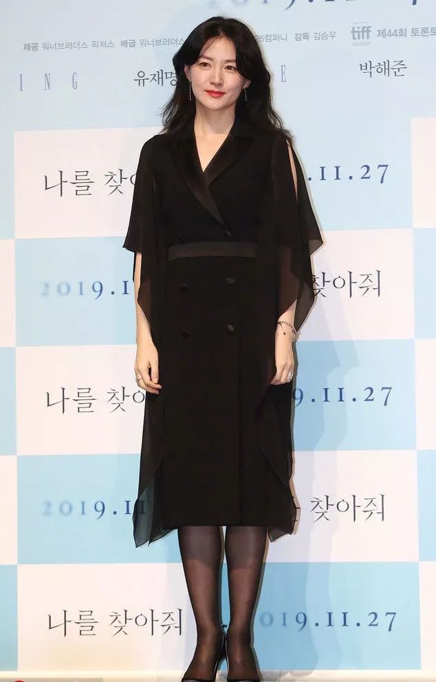 李英爱古装美照,李英爱惊艳深v礼服