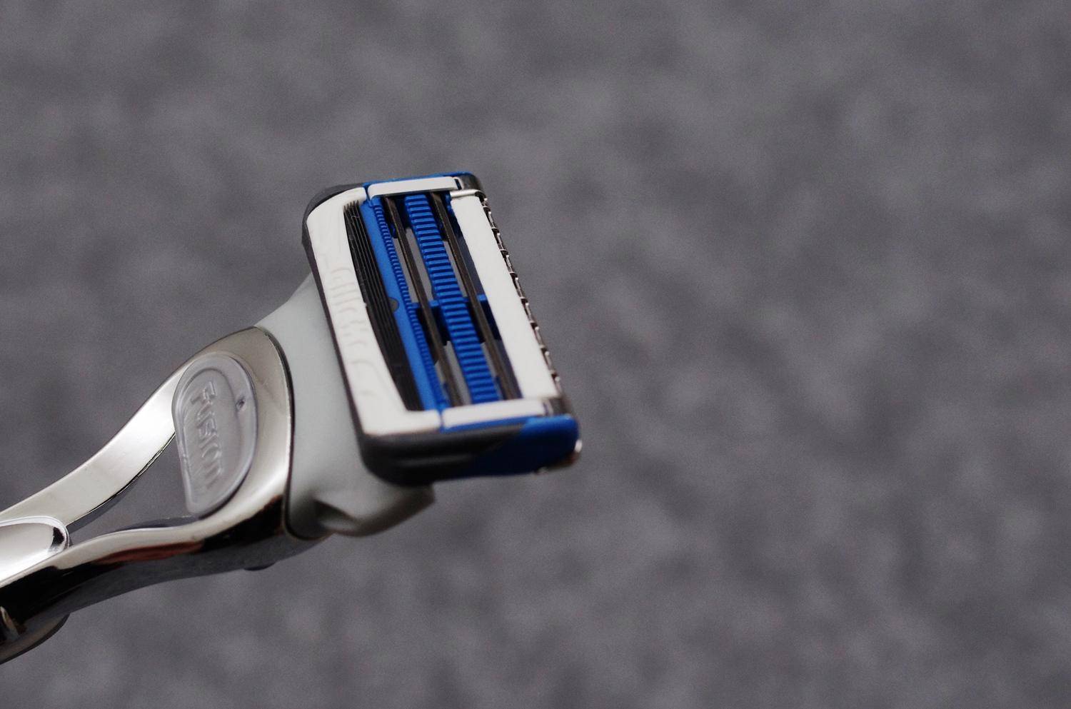 吉列小云刀云感刀片,吉列小云刀刮胡刀好用吗