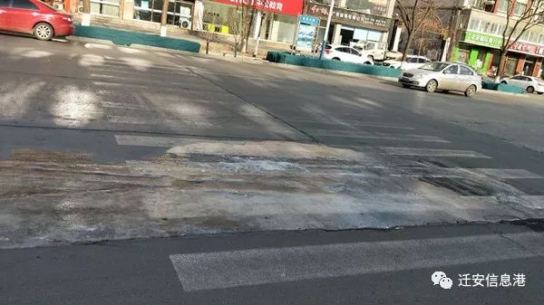 湖面结冰成为滑冰场,雪后结冰路面成滑冰场