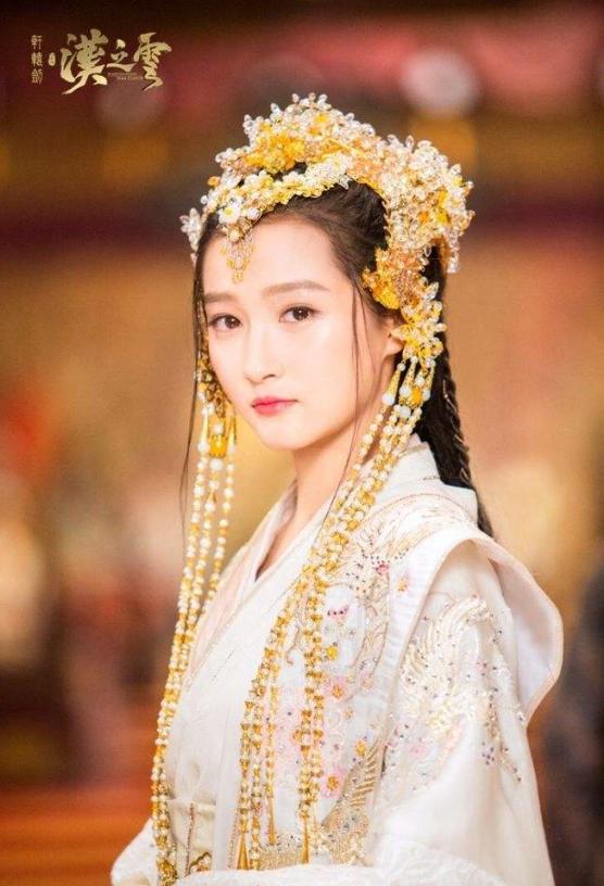 关晓彤王牌对王牌齐刘海发型,关晓彤齐刘海黑长直造型