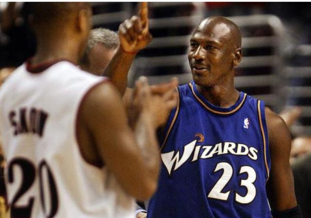 乔丹第一个三连冠所穿的球鞋,乔丹当年穿的球鞋不硬吗