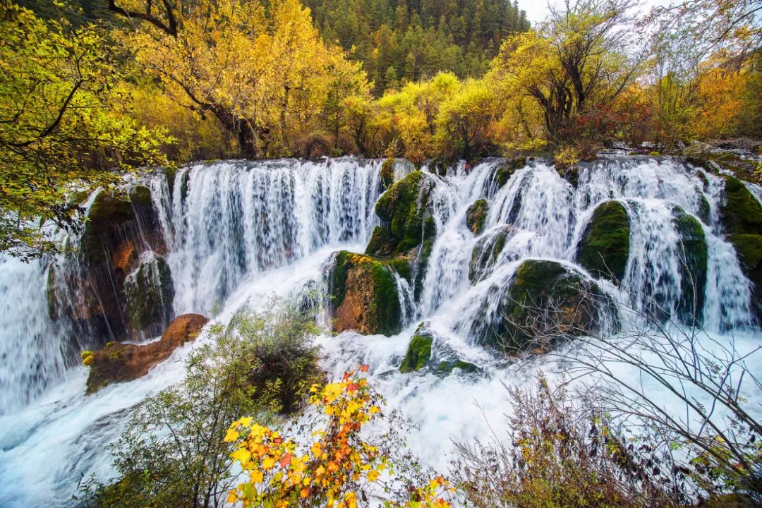 2017年九寨沟地震视频,地震前的九寨沟人间仙境