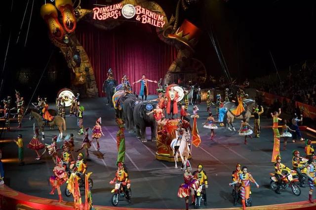 他是美国马戏圈里的“国王”，拥有三条腿，结过两次婚，活了77岁