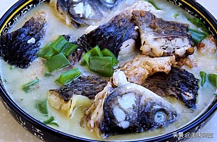 炖鱼的鱼汤好喝,炖鱼如何炖出奶汤