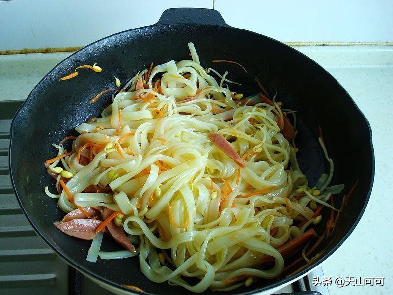 怎么炒河粉才是最好吃的,炒河粉不粘锅的做法详细图文步骤