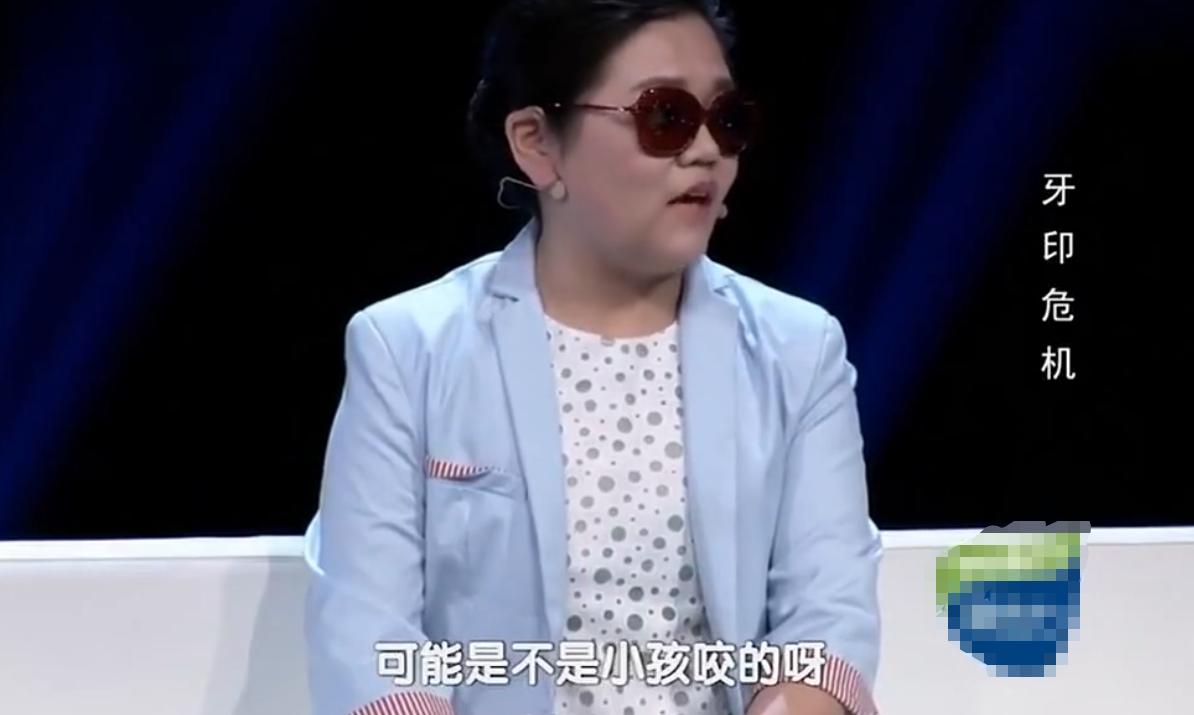 丈夫“辛苦养家”，两人视频妻子胸口突现牙印，丈夫当场发飙