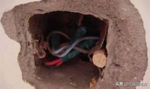 电器插座松动接触不良怎么处理,插座面板插头松动了不拆怎么解决