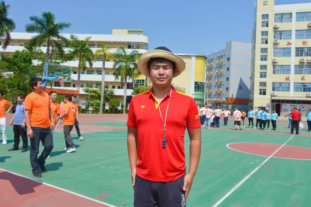 “老师，你拔河的样子真美！”“谁拍的赶紧撤！！！”