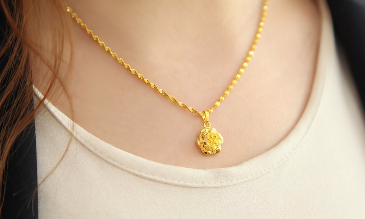 粗黄金项链适合什么吊坠,黄金项链粗的好还是细的好