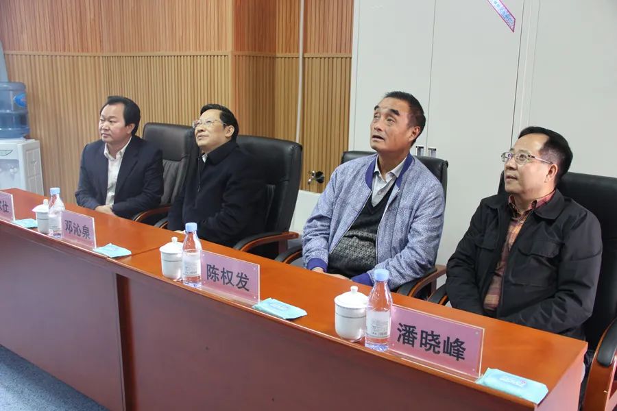 邓沁泉市教委副主任,市教委邓沁泉主任