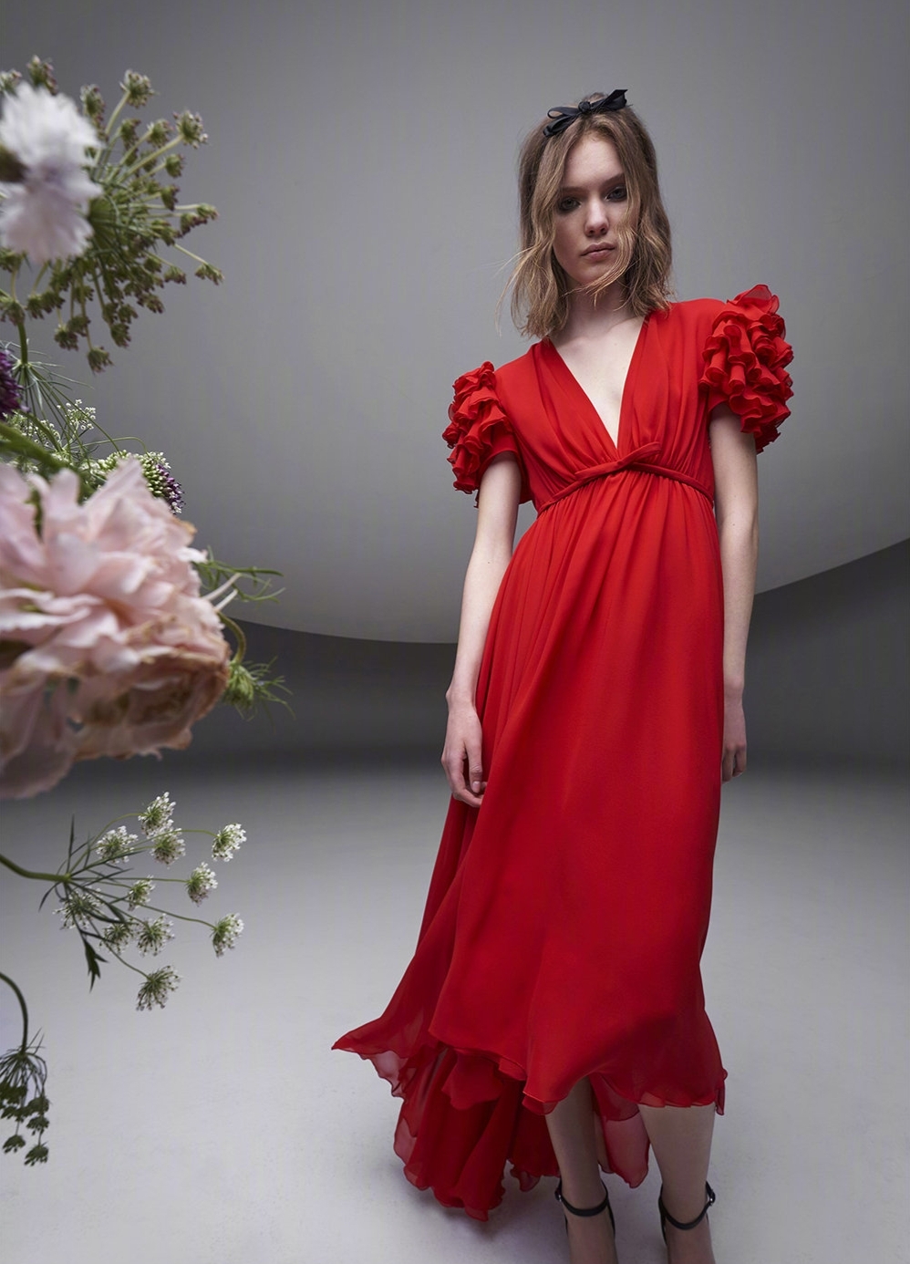 夏季碎花连衣裙适合什么年纪穿,雪纺碎花连衣裙长袖长款怎么穿搭