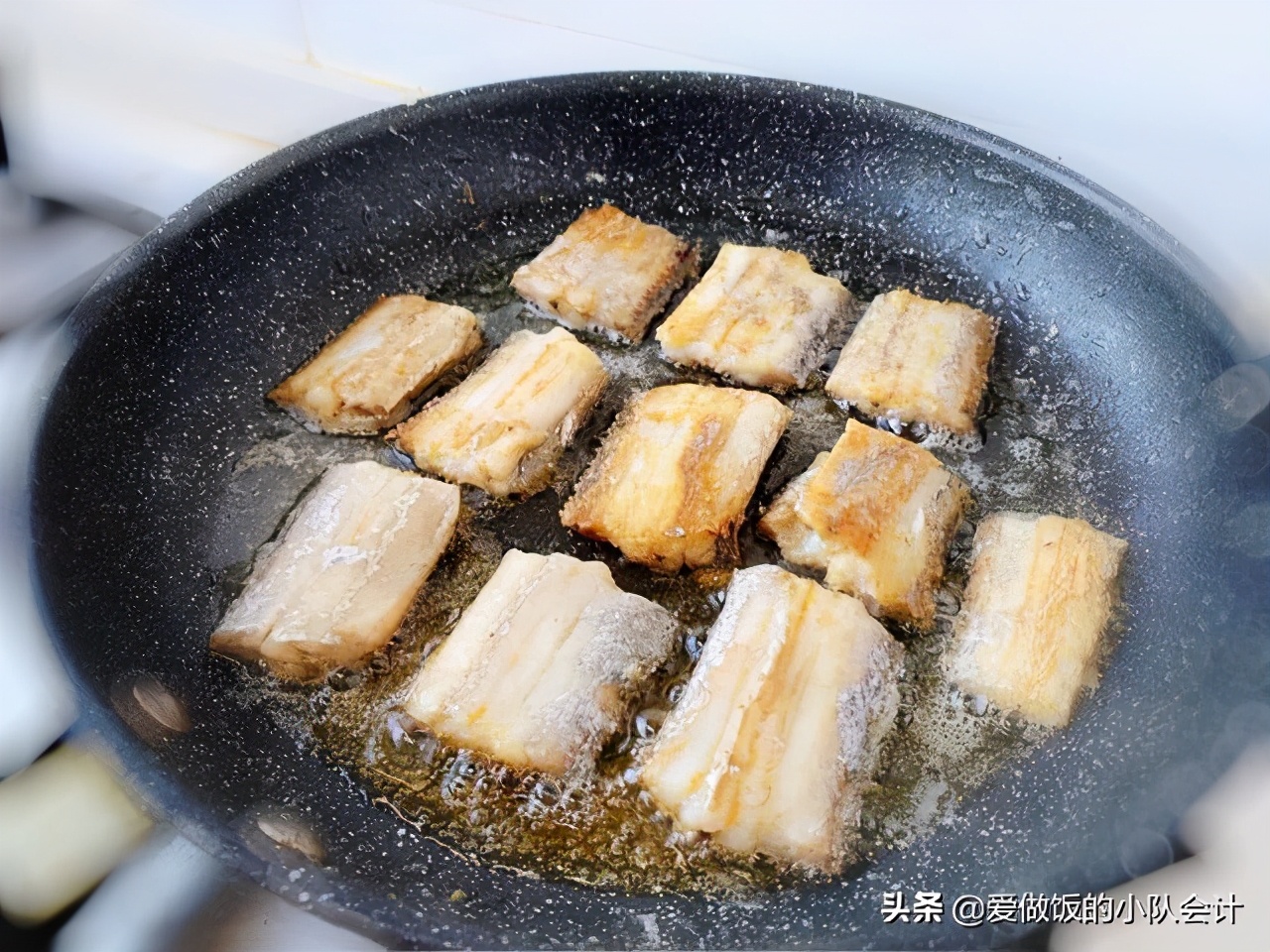 带鱼怎么煎才不粘锅不破皮,带鱼如何煎不粘锅