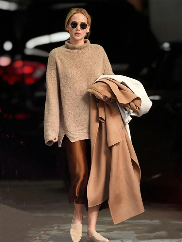 40岁女人穿毛衣搭配什么裤子,50岁女人毛衣配裙子的经典搭配