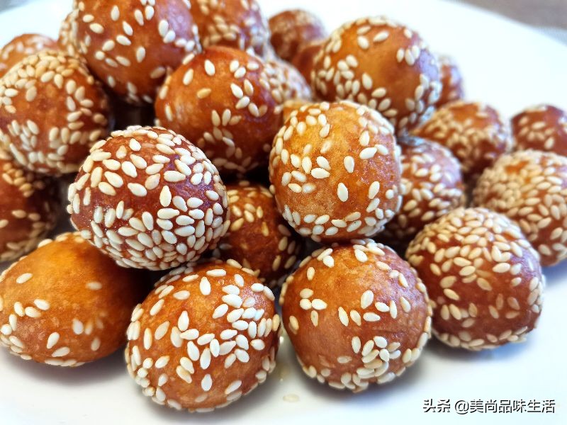 做芝麻丸子的过程中蜂蜜要加热吗,干炸丸子放熟芝麻还是生芝麻