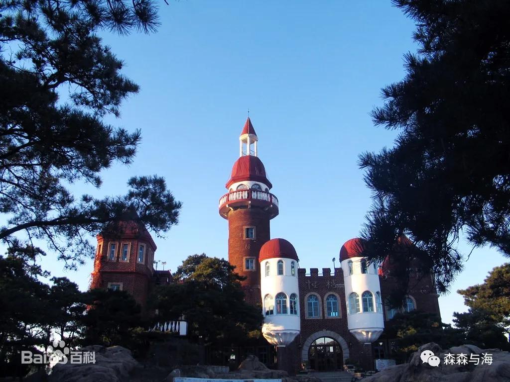 在美丽的戴河之滨,有一个小村庄,因地处戴河以北,故名北戴河