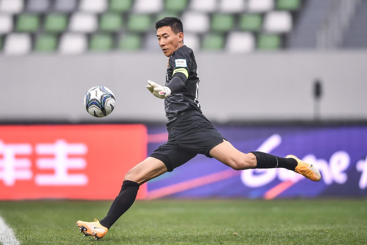 愤怒球迷赛后喊话球员,卓尔赛后球迷爆发冲突