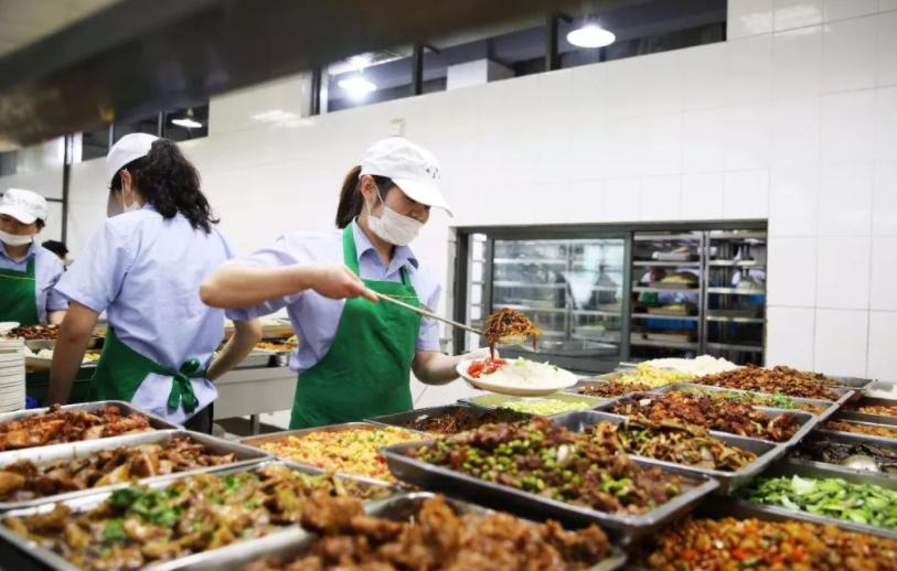 食堂阿姨为什么不愿意把饭倒掉,为什么食堂阿姨宁愿把饭菜倒掉