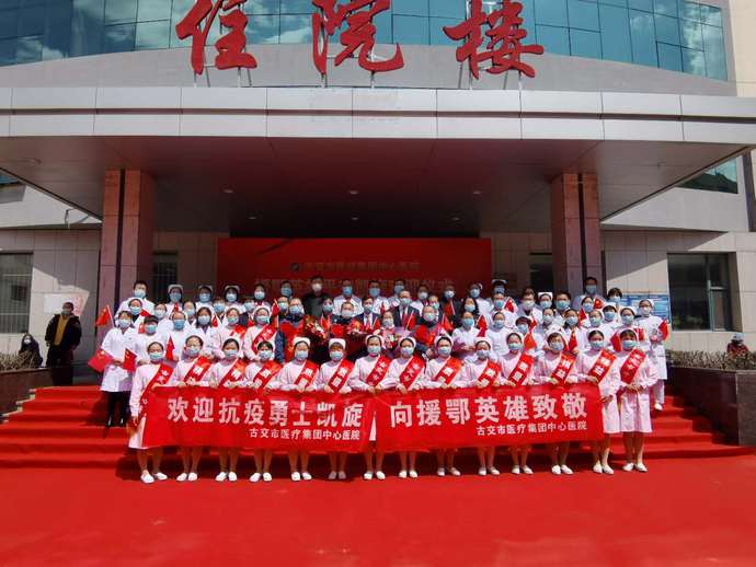 光荣绽放红旗颂,光荣绽放正能量