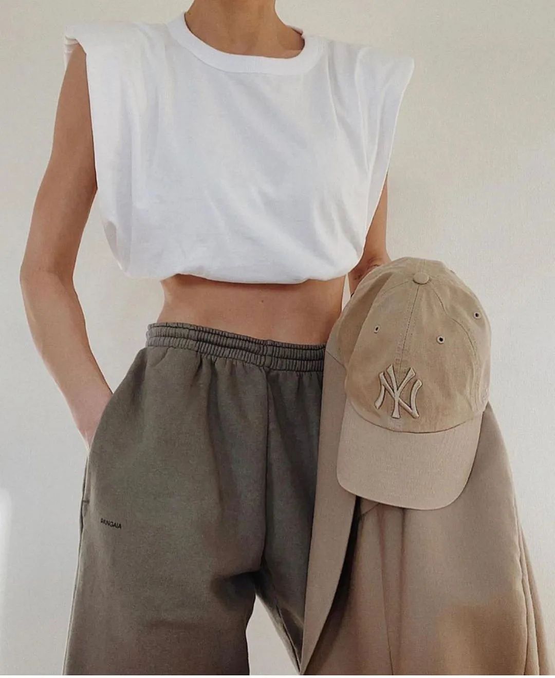 夏天t恤女款2022款网红款百搭,夏季必备百搭t恤品牌推荐