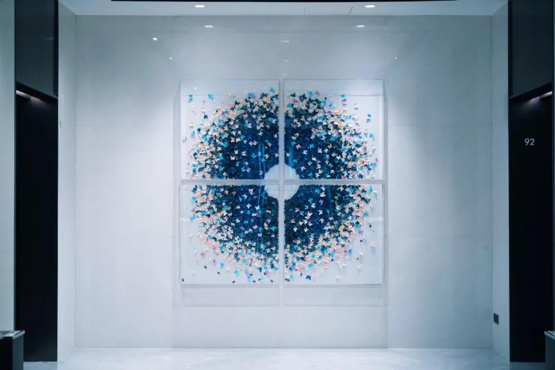 把繁华踩在脚下,将吃喝囊括周边。去长沙要住地标里