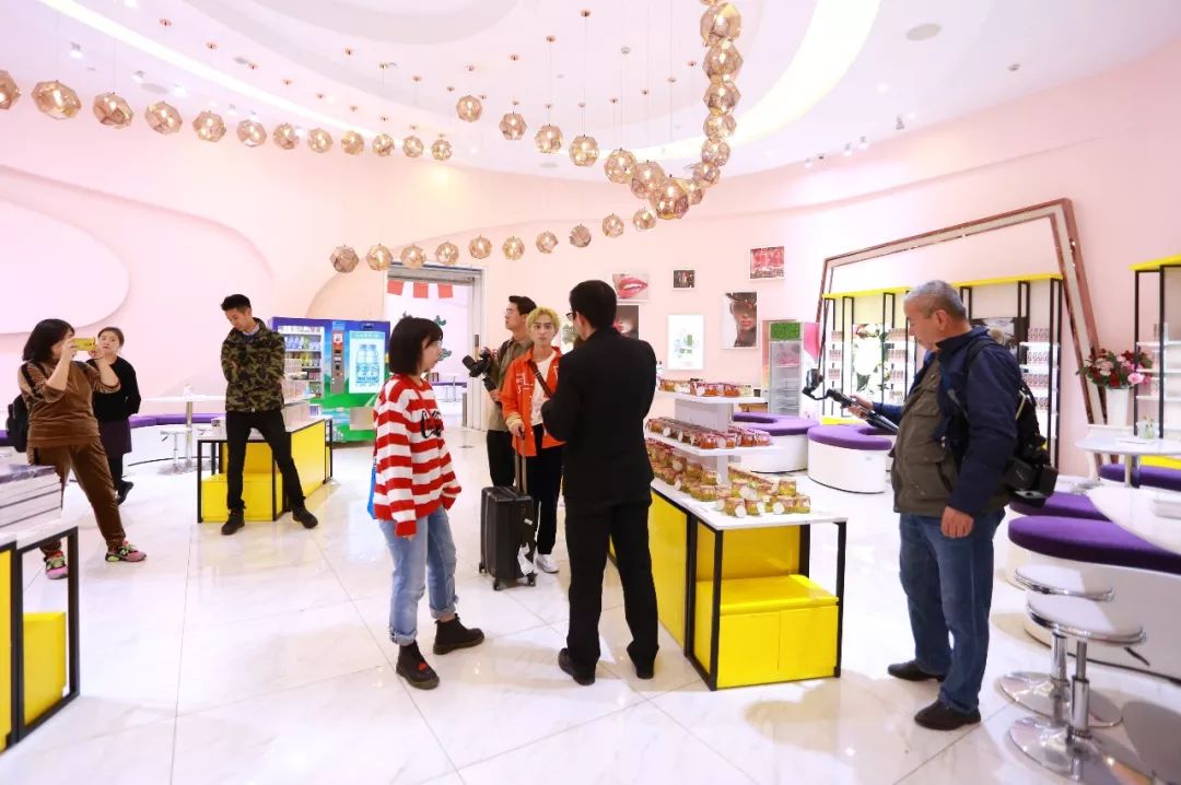 look缃戠孩,look鍝ュ摜